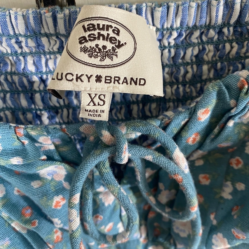Laura Ashley x Lucky Brand Smocked Peasant Top XS Blue Floral Fairy Cottagecore - Picture 8 of 11